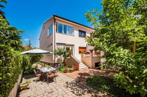 Отель Apartments Karmen  Ровинь